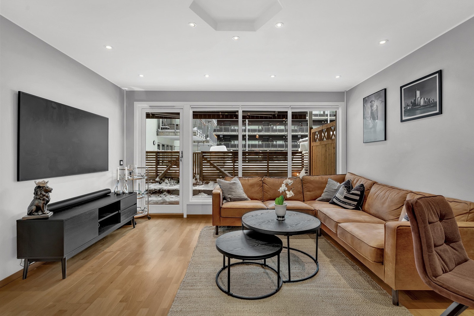 Denne leiligheten ligger i hjertet av Lillestrøm sentrum og er blant annet perfekt for førstegangskjøpere som ønsker bekvemmelighet rett utenfor døren. Galleribilde