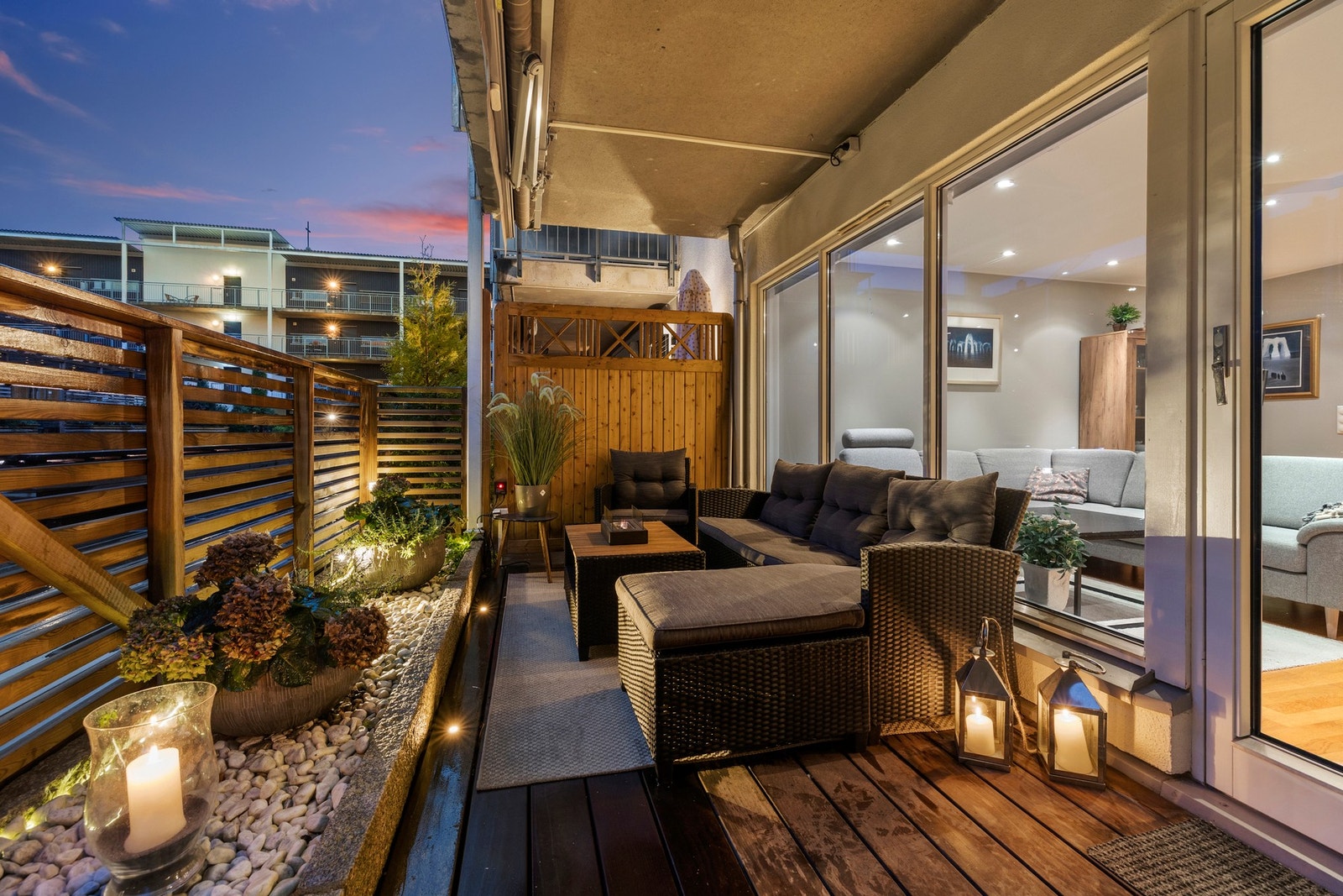 Markterrassen på ca 14 kvm har gode solforhold. Galleribilde