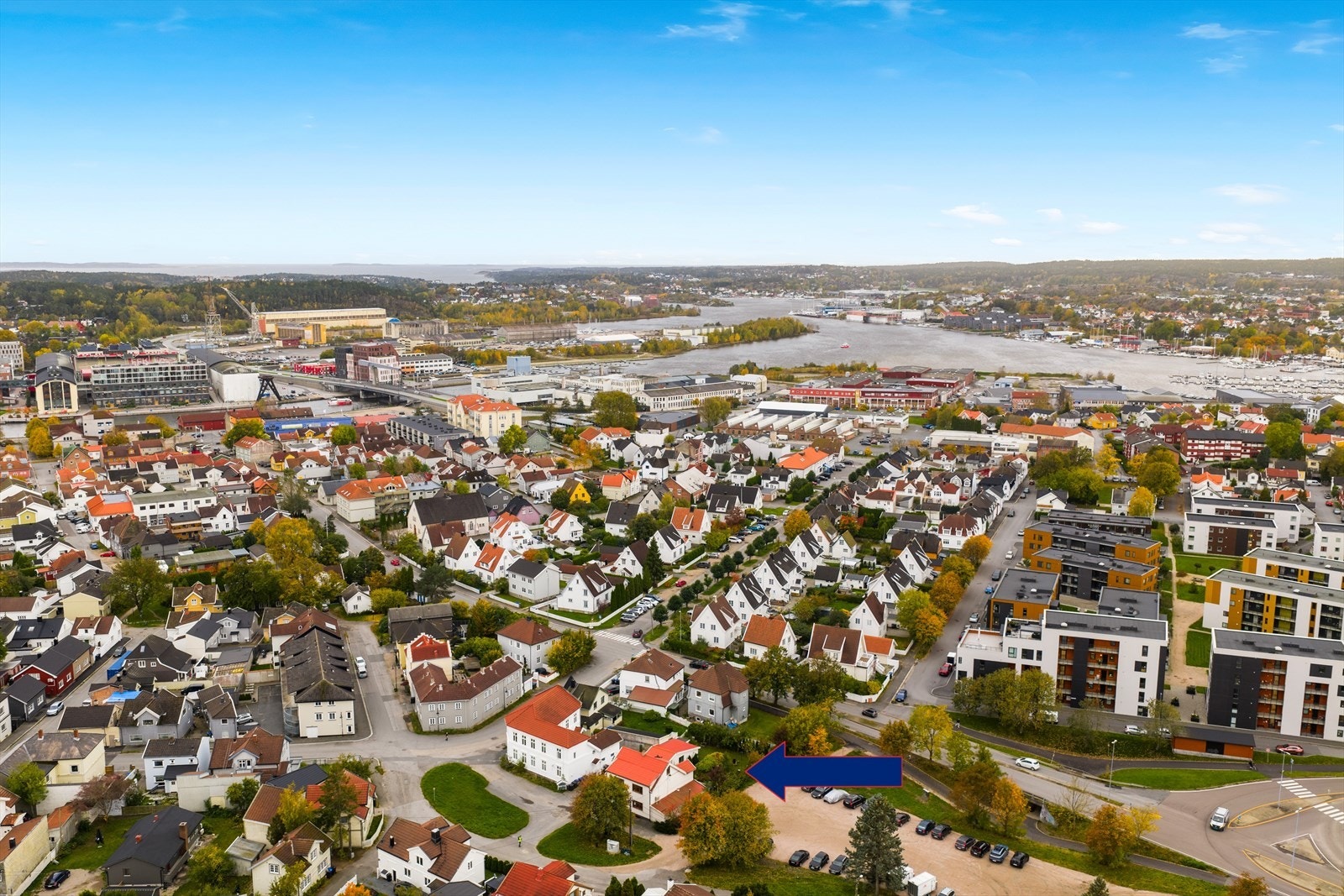 Eiendommen har en god beliggenhet, med kort vei til Fredrikstad sentrum. Galleribilde