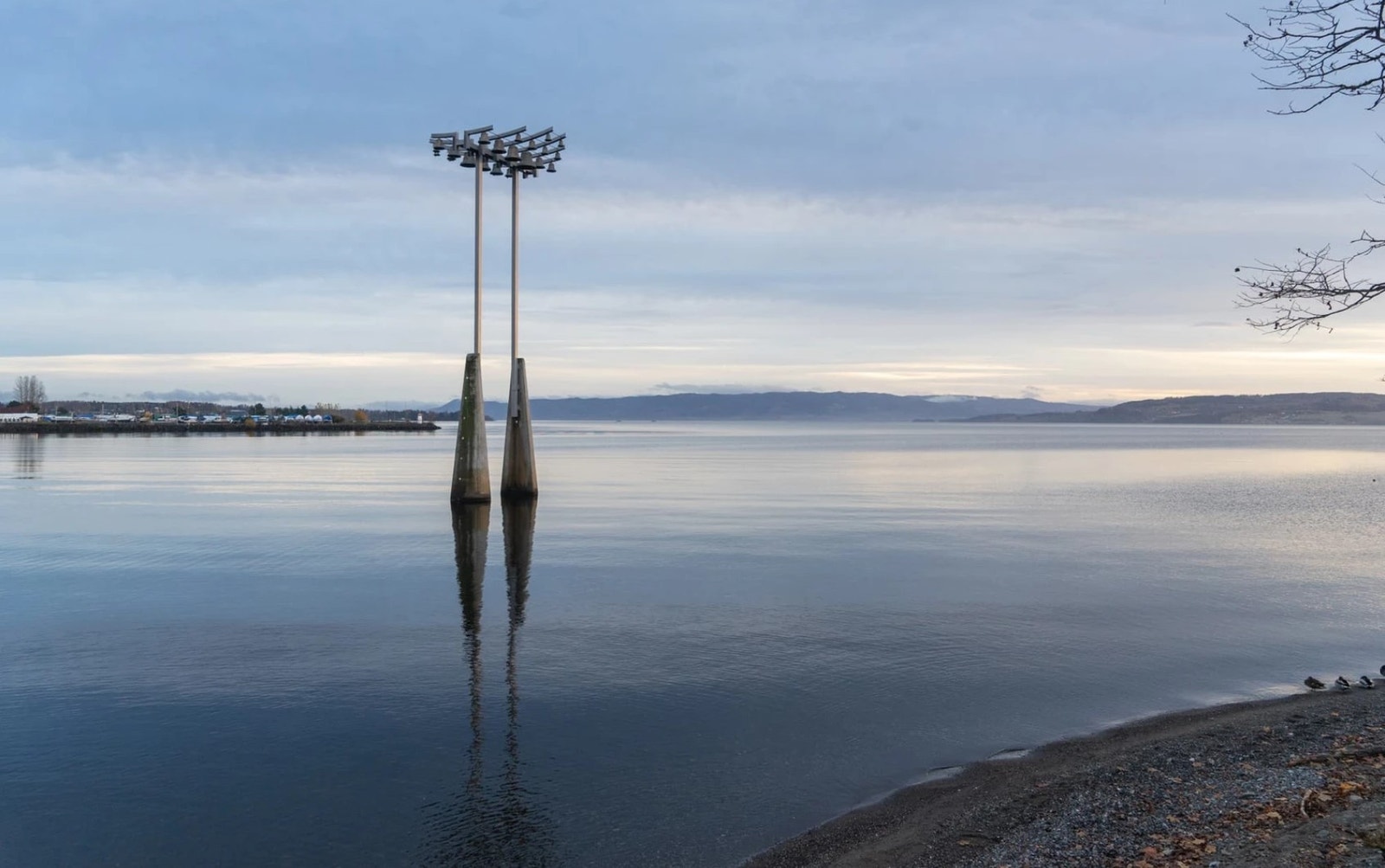 Klokketårnet i Mjøsa ved Hamar Galleribilde
