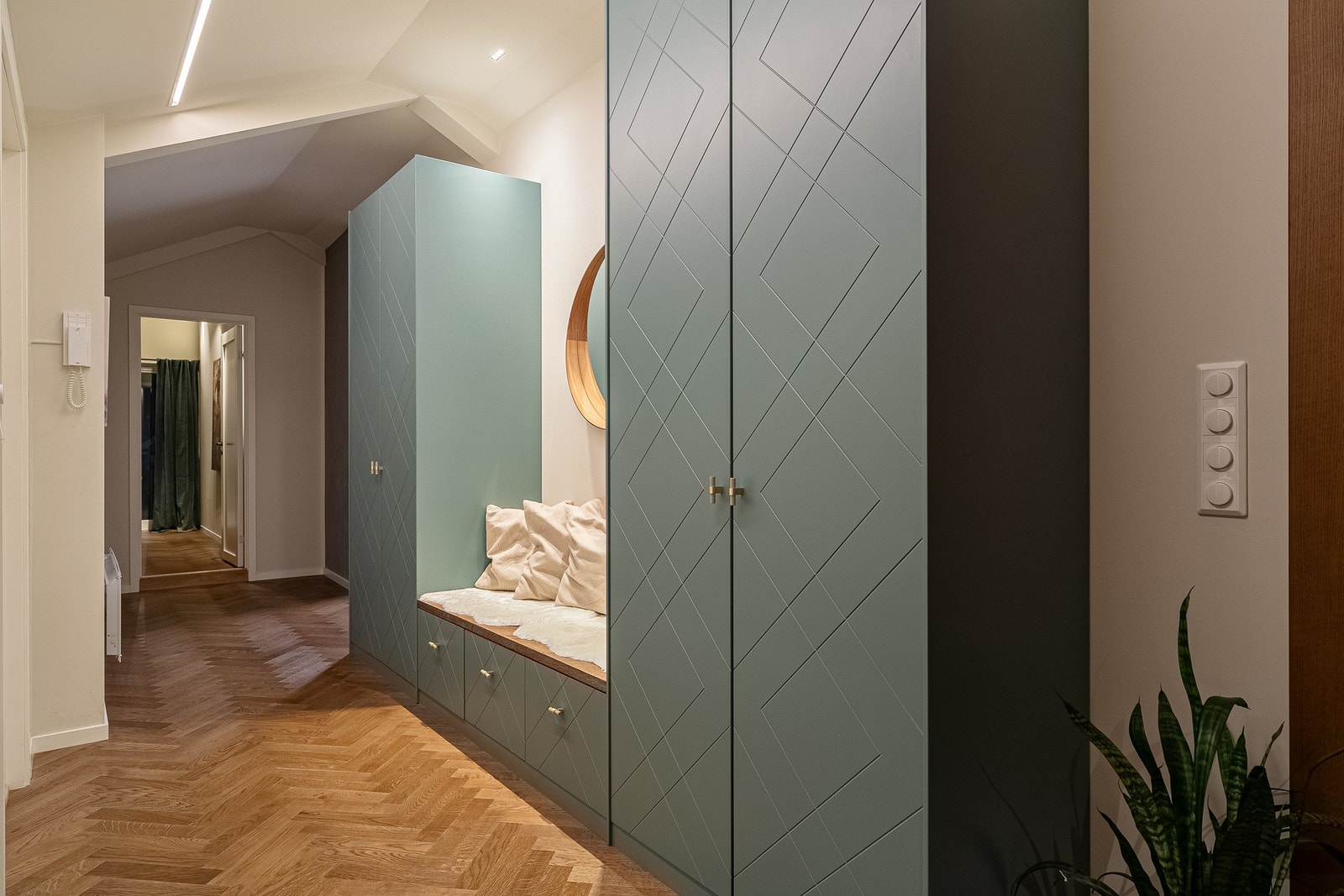 Innredningen i gangen utsmykker rommet på vakkert vis. Galleribilde