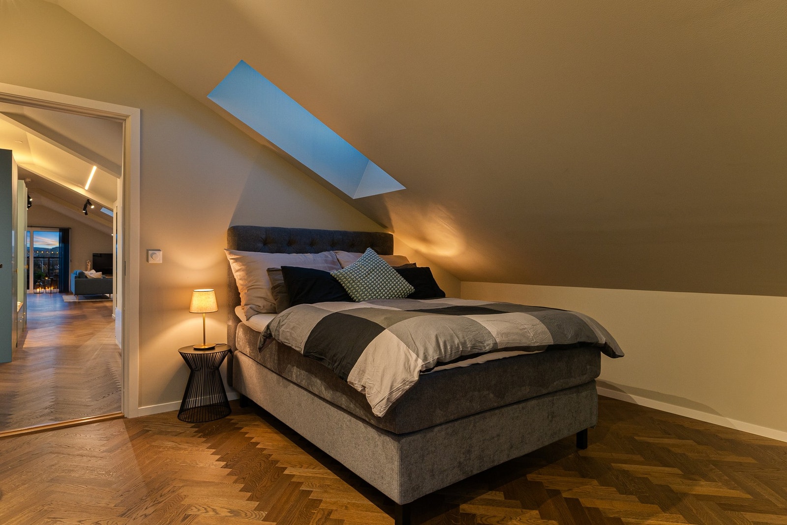 Boligens hovedsoverom har målbart areal på 11 kvm. Galleribilde