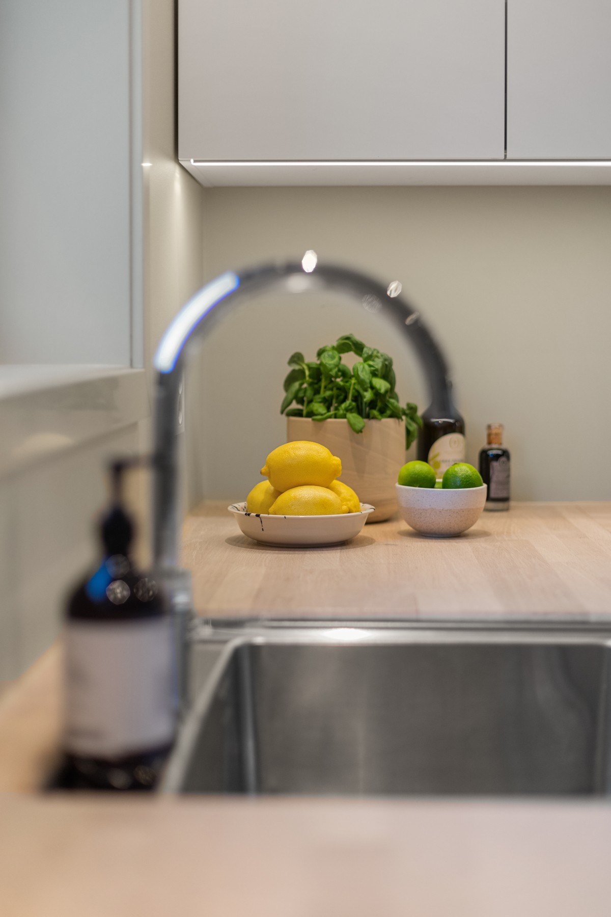 Glatte fronter og benkeplater i heltre. Galleribilde