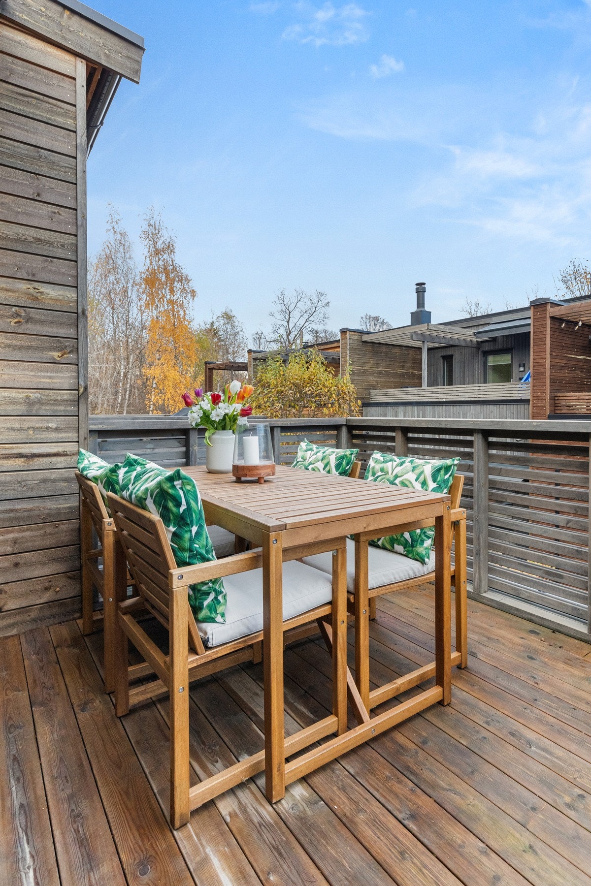 Det er plass til utemøbler og grill på terrassen. Galleribilde