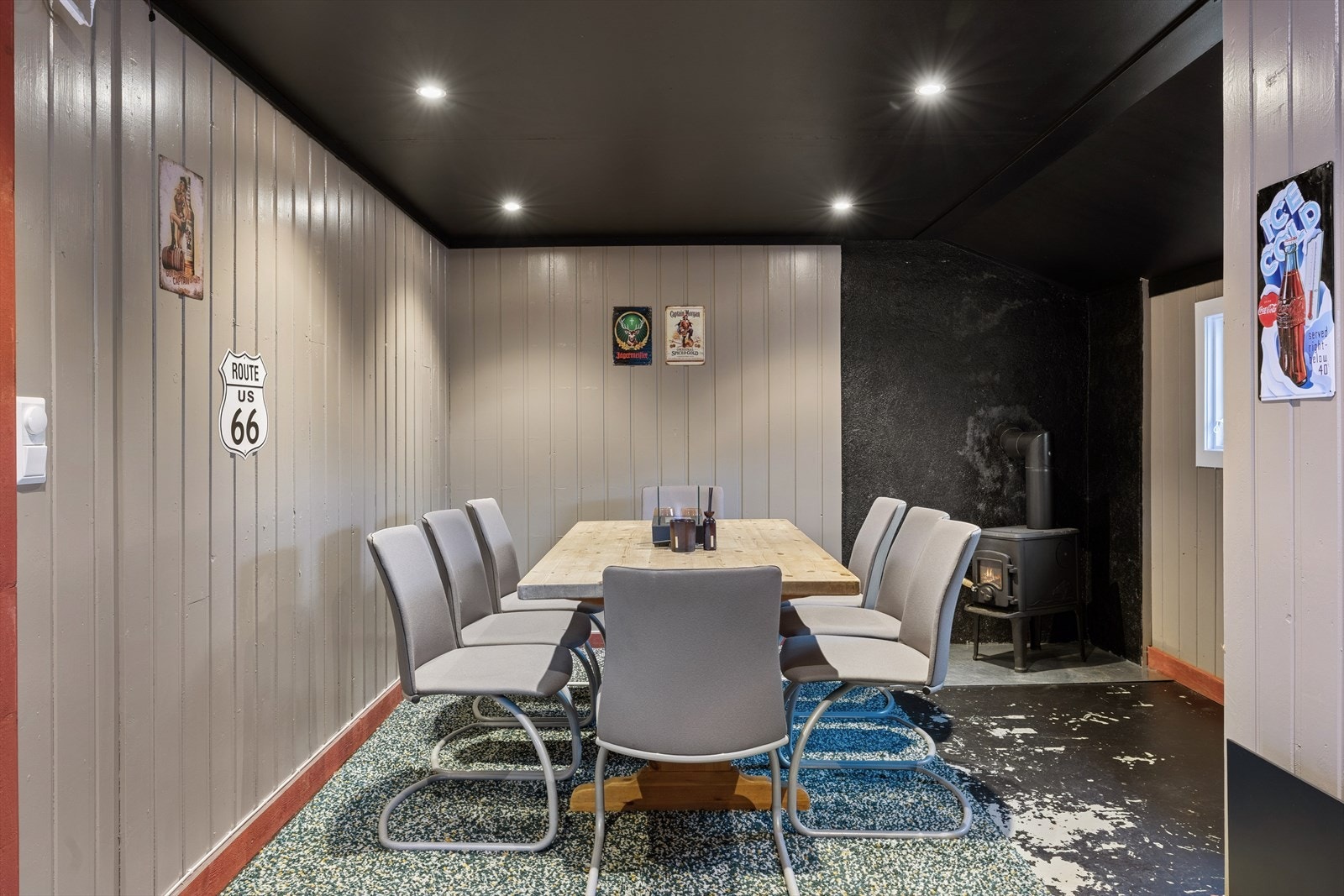 Uthuset er kun godkjent som lager / boder. Galleribilde