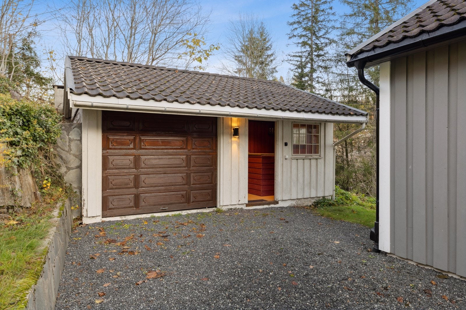 I tillegg har eiendommen et uthus på 30 kvm. Galleribilde