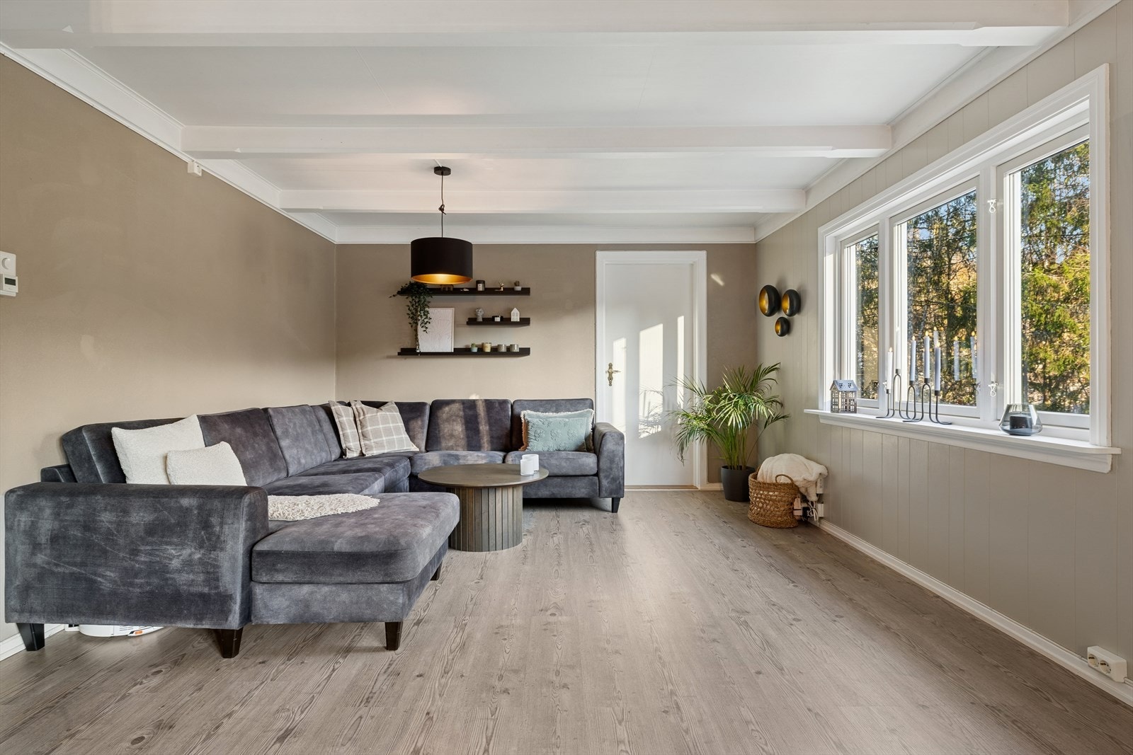 Stuen er boligens naturlige samlingspunkt. Galleribilde