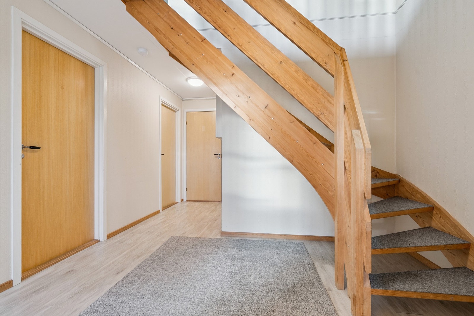 Gang med trapp Galleribilde