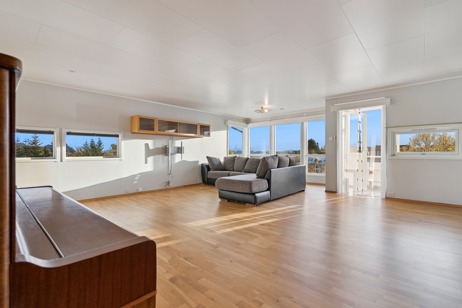 Stue i den største delen av tomannsboligen Galleribilde