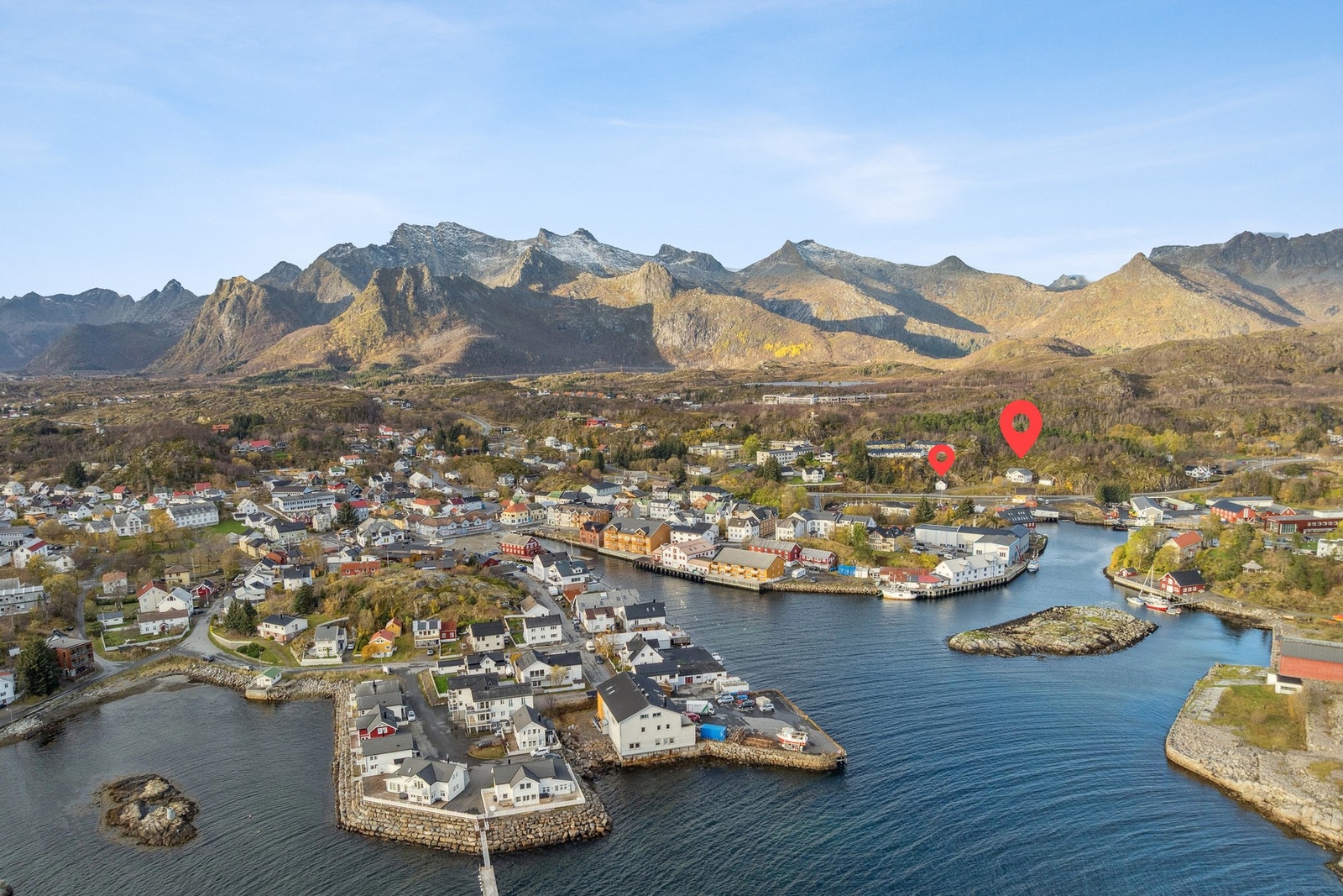 Boligen har flott beliggenhet i Kabelvåg Galleribilde