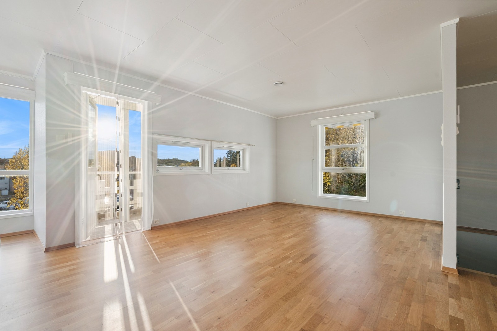 Fra stuen er det utgang til balkong Galleribilde