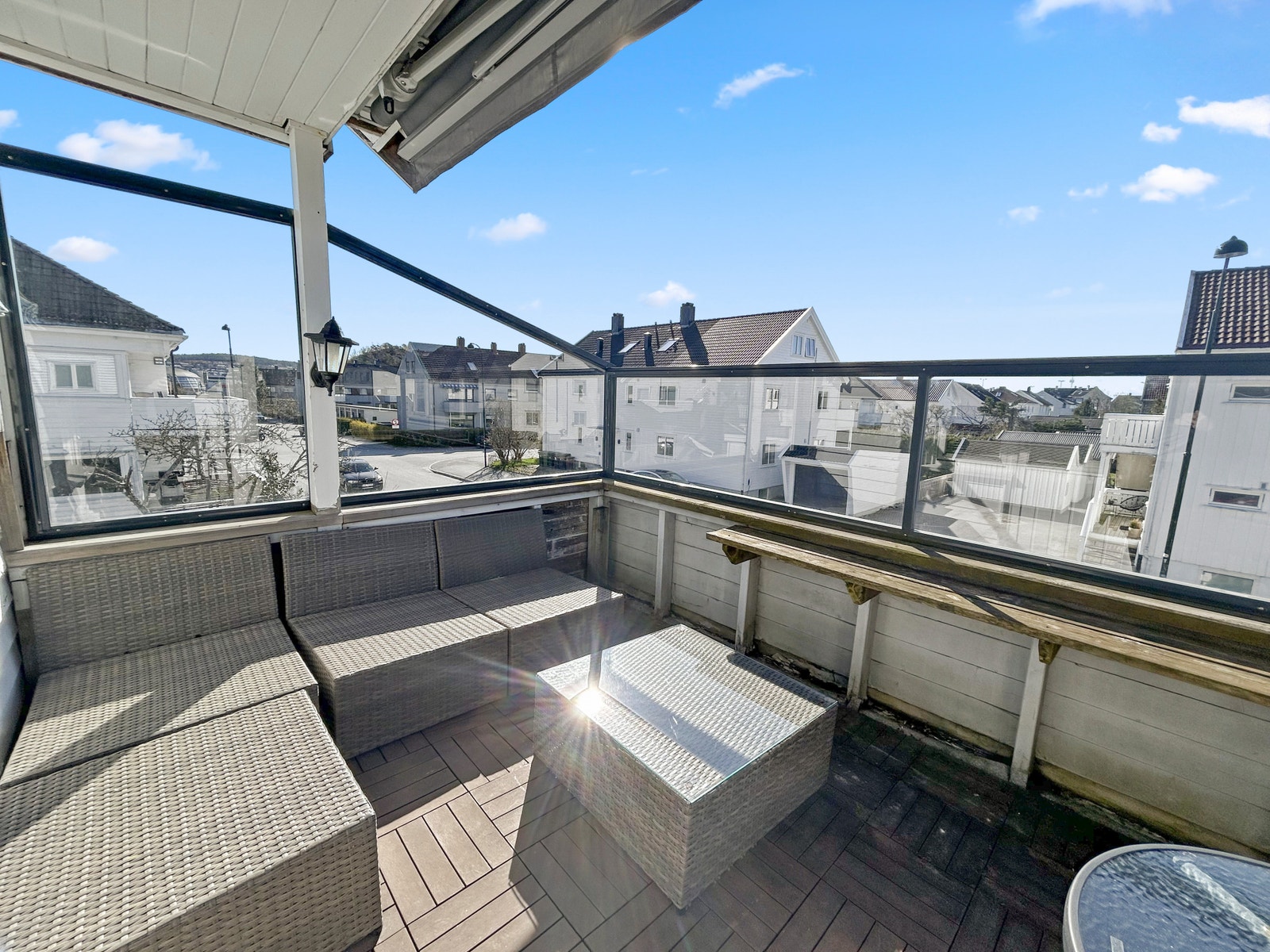 Flott errasse/balkong med utemøbler. Galleribilde