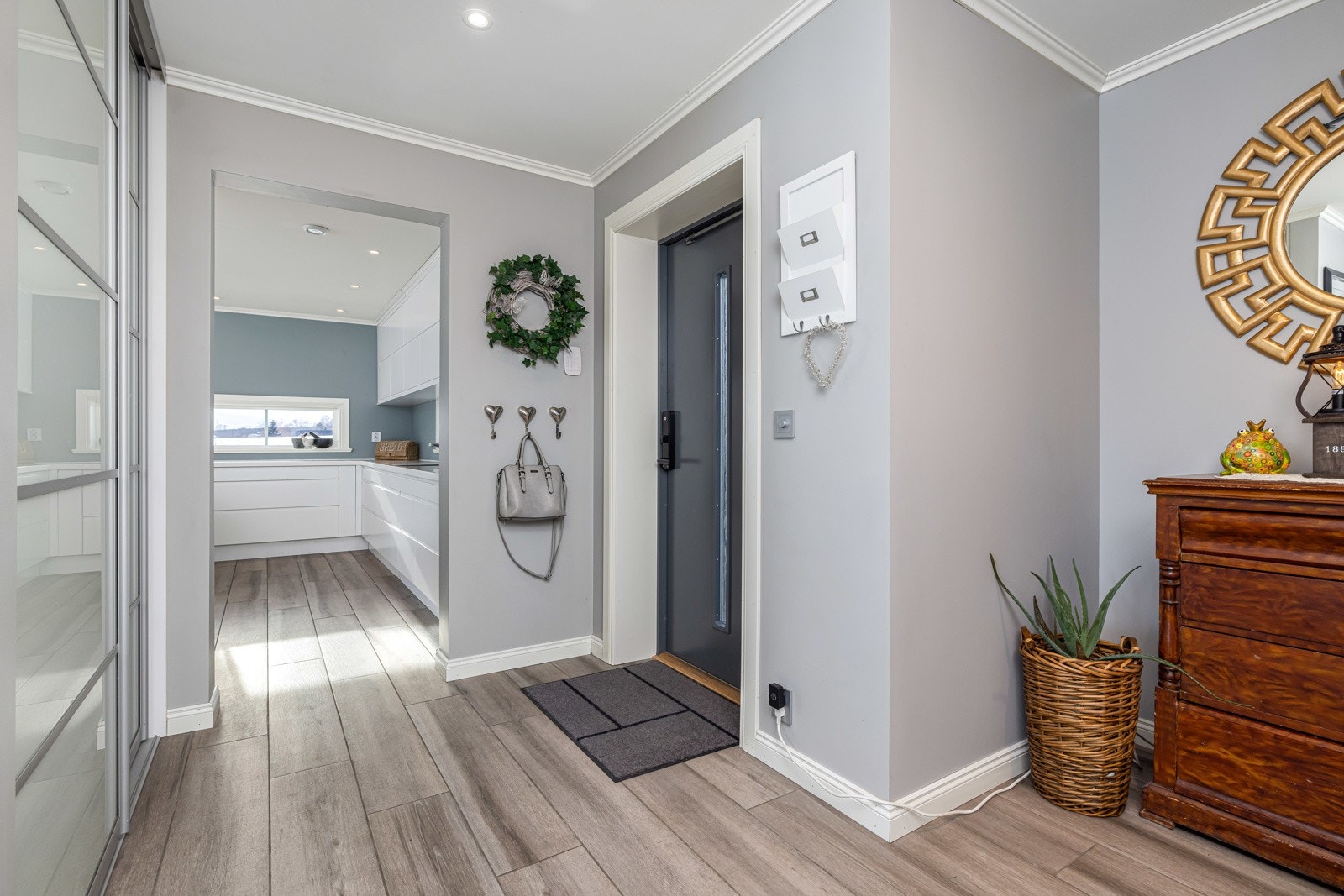 Her kommer du inn en lys & hyggelig entrè. Galleribilde