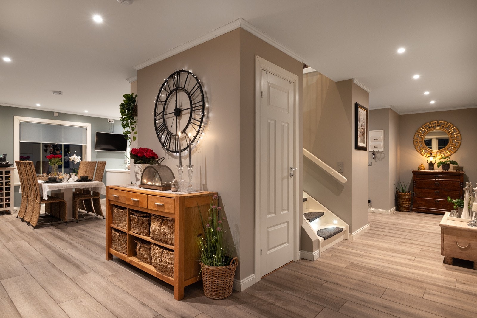 Led downlights i alle rom, og mellom trinn i trappen. Galleribilde