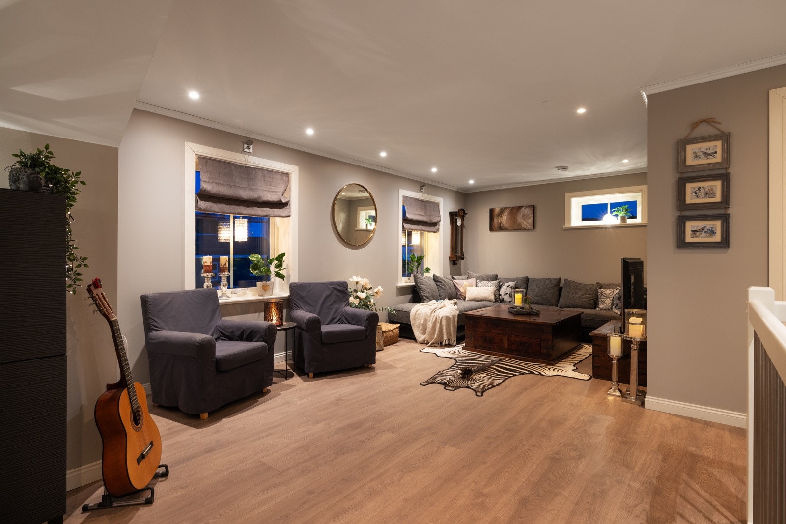 I boligens 2.etasje har du en loftstue som kan være praktisk både med & uten barn i hus. Galleribilde