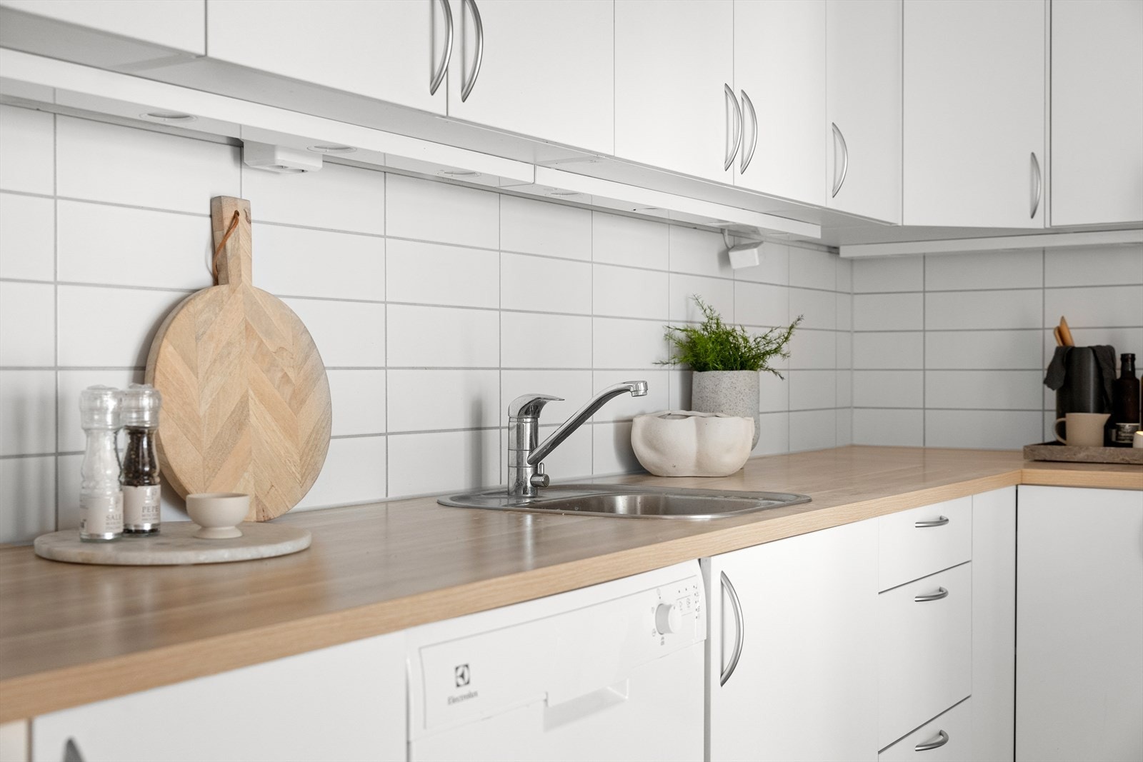 kjøkkeninnredning fra 2015 og installert komfyrvakt Galleribilde