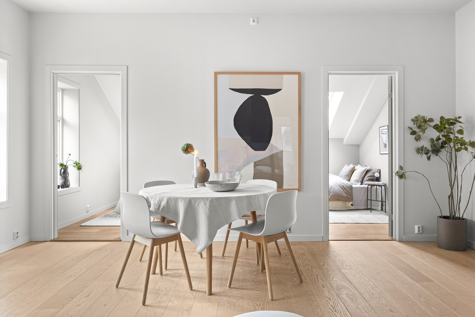 Inngang til 2 soverom fra stuen Galleribilde