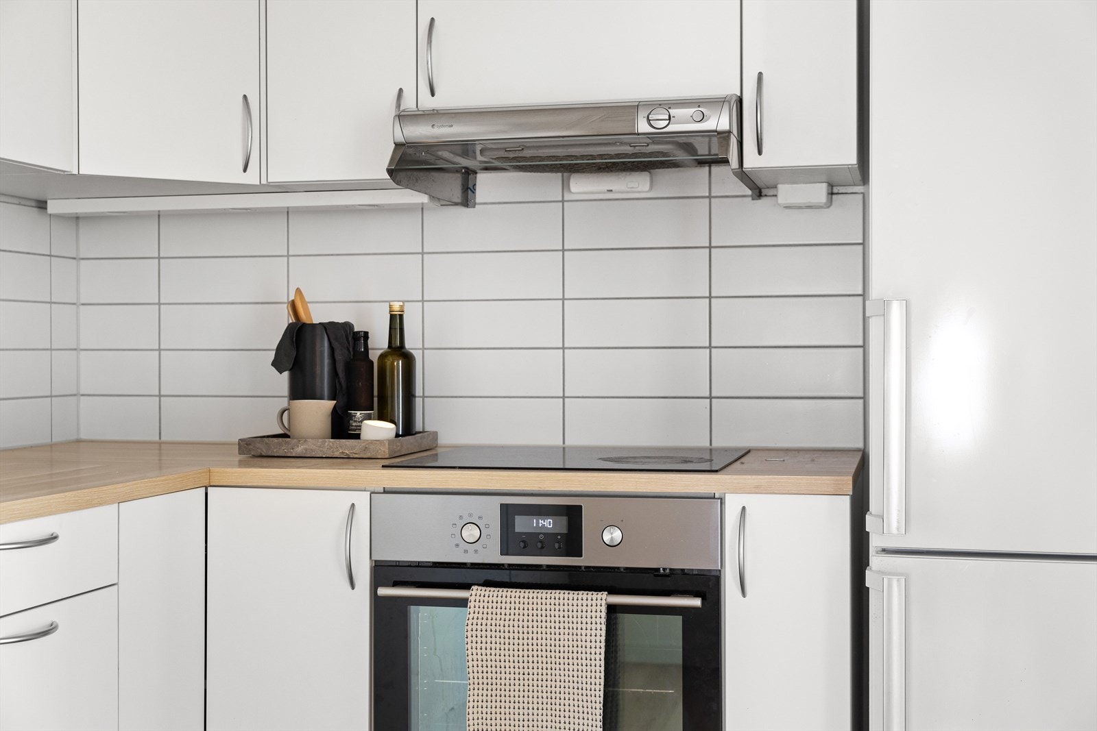 Integrert komfyr, induksjonstopp og oppvaskmaskin Galleribilde