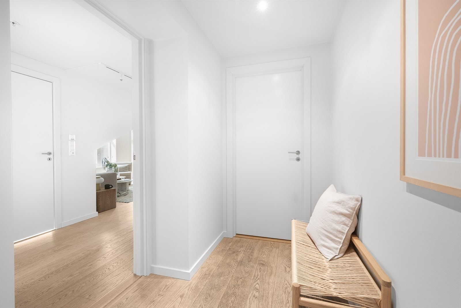 Inngang til bod fra gangen Galleribilde