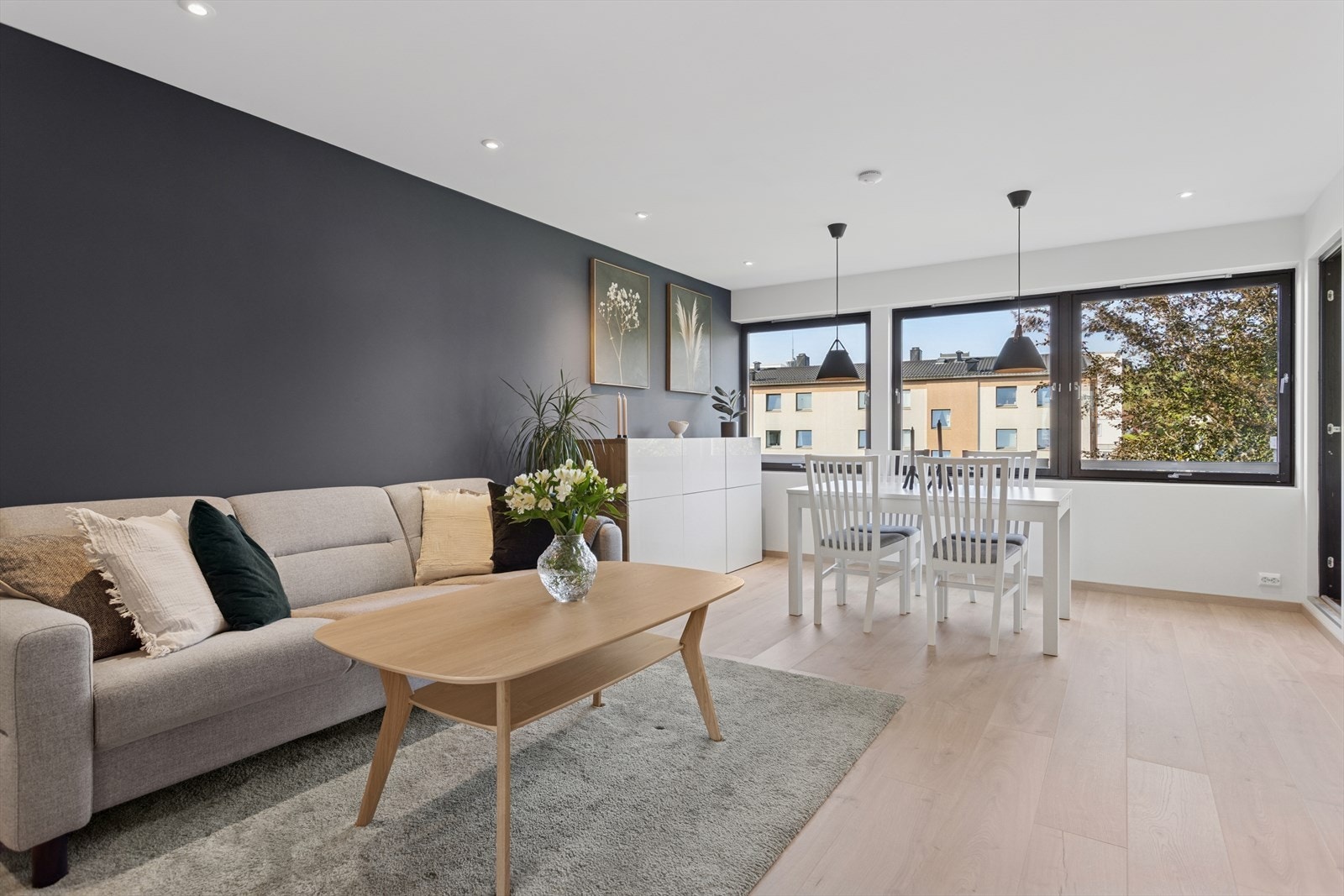 Leiligheten er ca. 24 m² og er oppmalt i lune- og tidsriktige veggtoner. Galleribilde