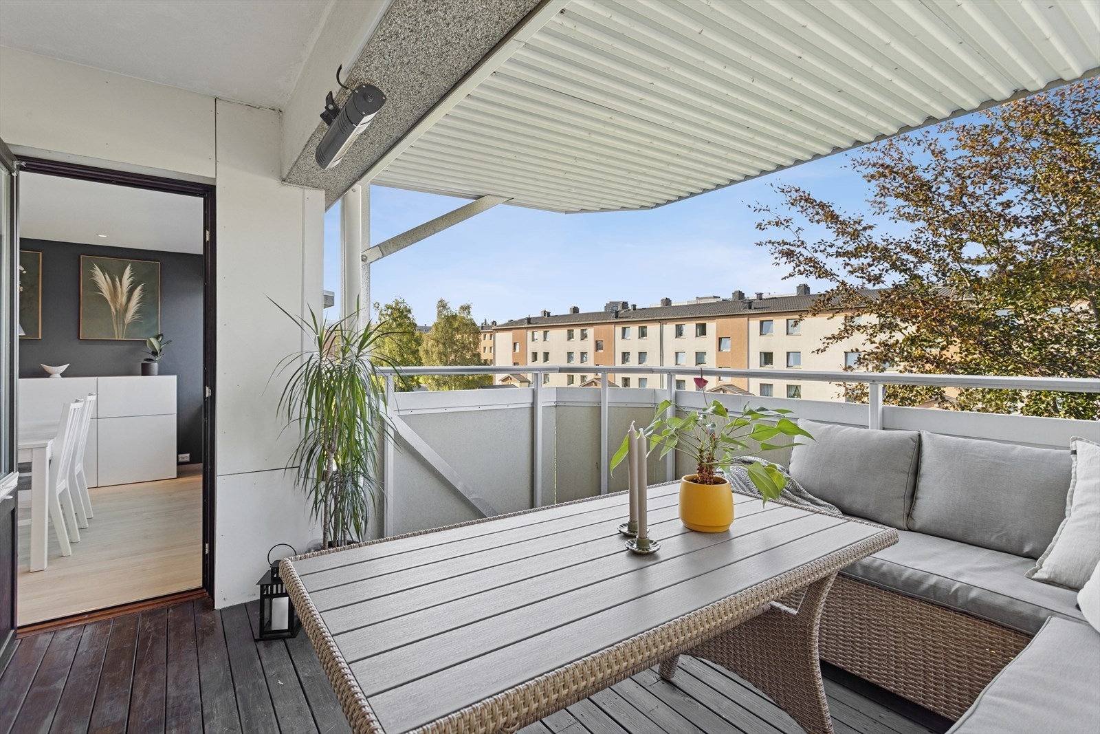 Velkommen til visning på en flott 3-roms leilighet med god standard, parkeringsmulighet og romslig balkong! Galleribilde