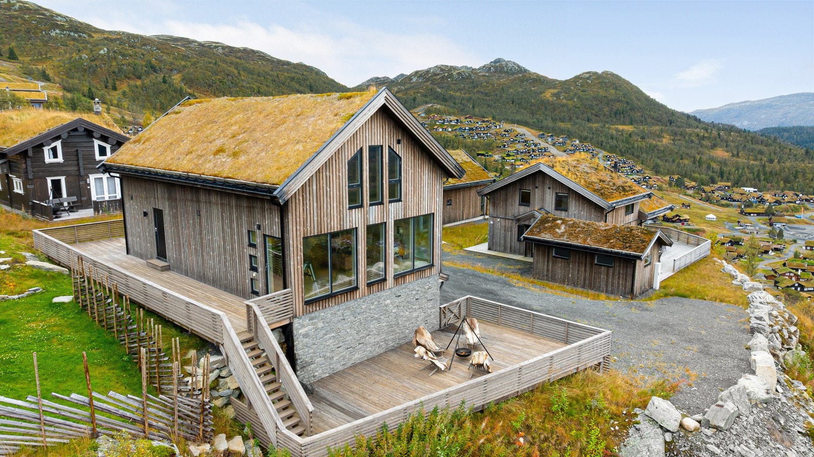 Hytta er bygget i vedlikeholdfrie materialer og har en svært gjennomført og moderne utforming Galleribilde