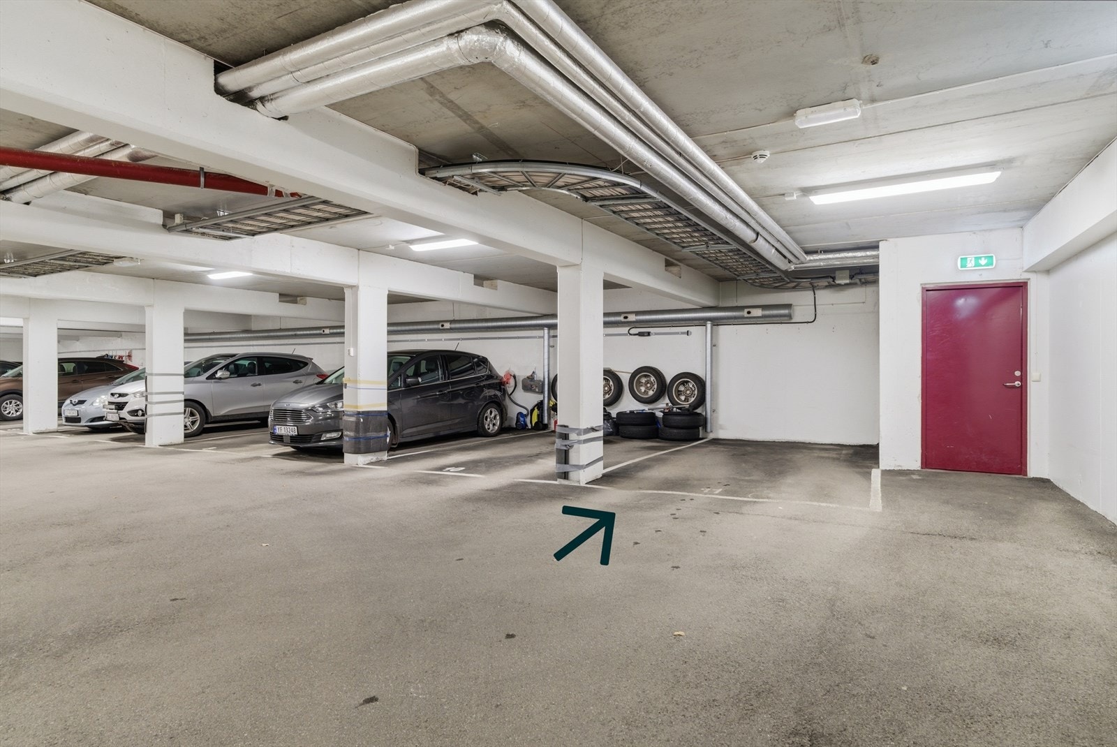 Det medfølger en fast garasjeplass. Det er heis ned til garasje. Galleribilde