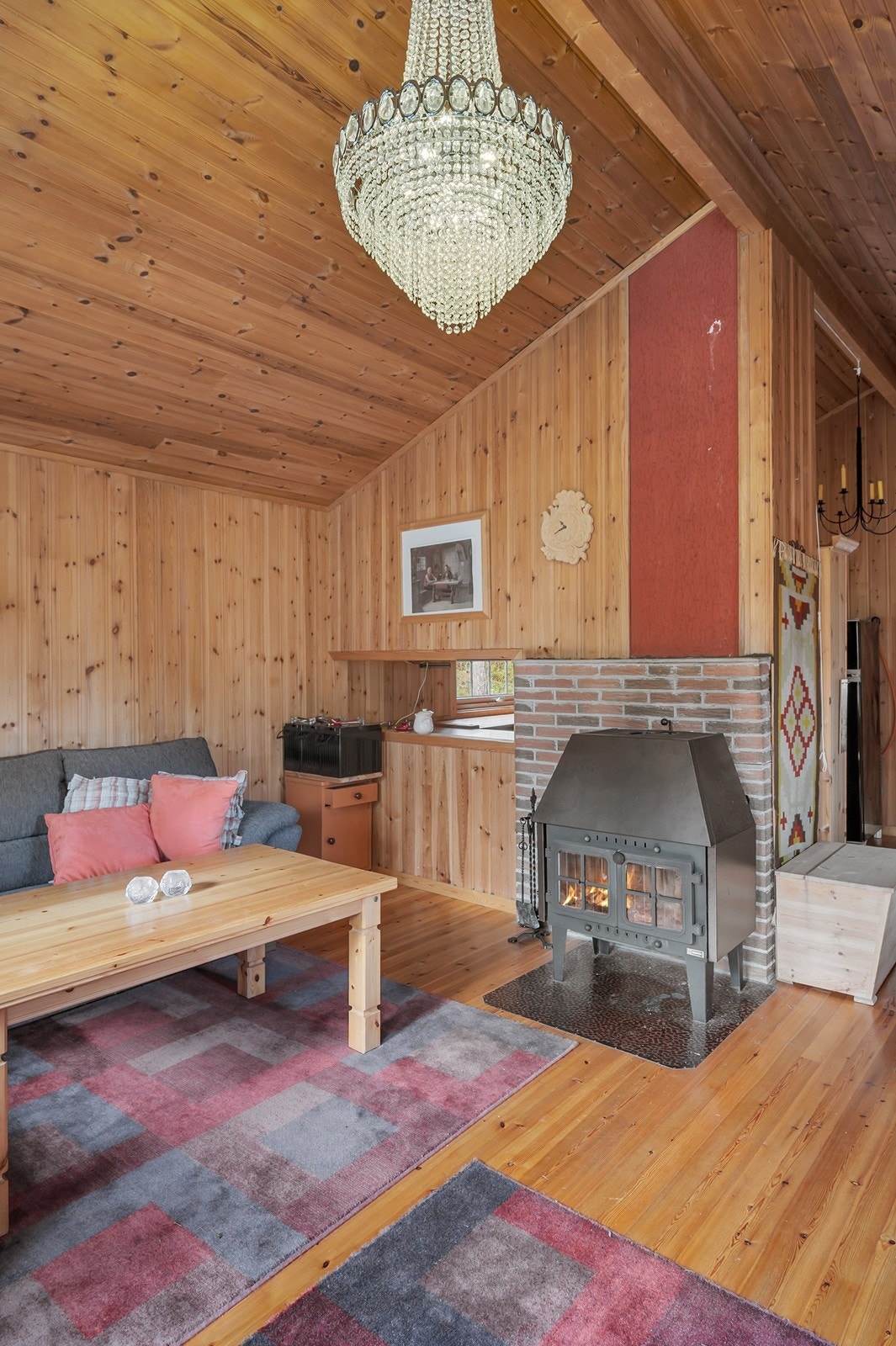 Peisovn i stue sørger for godt med varme Galleribilde