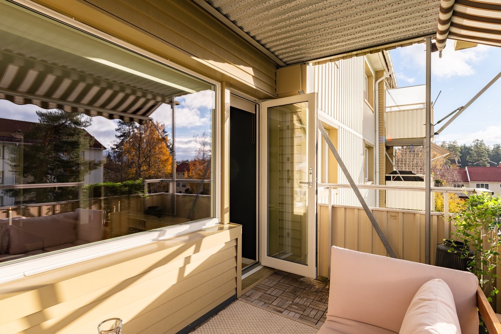 Her får du en solrik, vestvendt balkong på ca. 7 kvm. Galleribilde