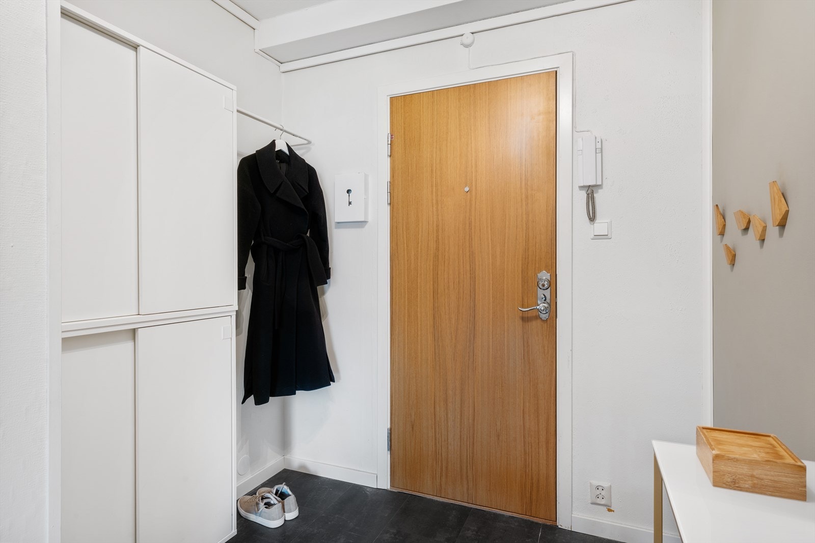 - Entré på 5,6 m² med god plass til yttertøyet - Galleribilde