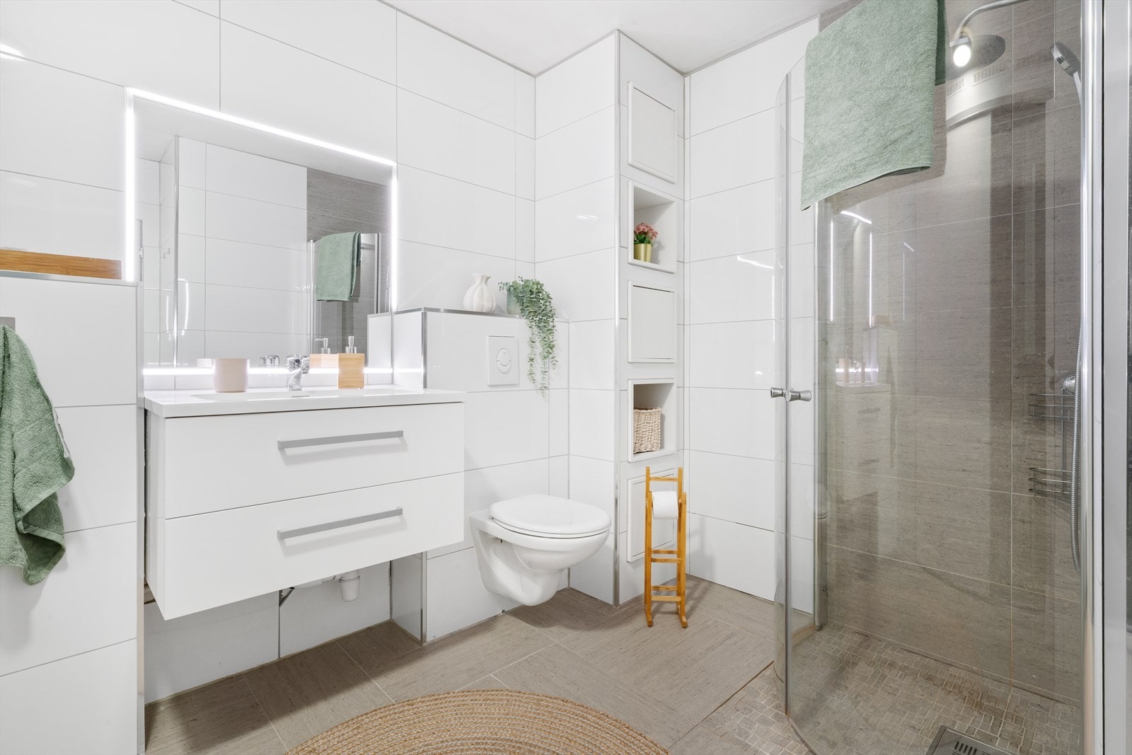- Lyst helfliset bad fra 2017 på 7,5 m² - Galleribilde