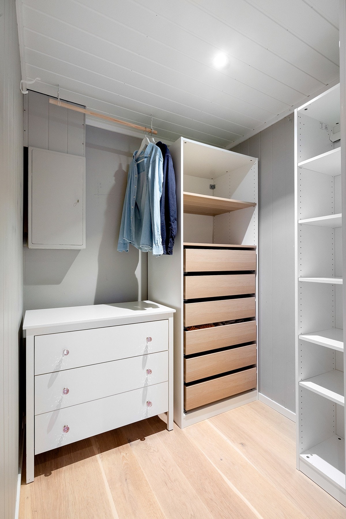 Her har du tilknyttet "walk-in-closet" Galleribilde