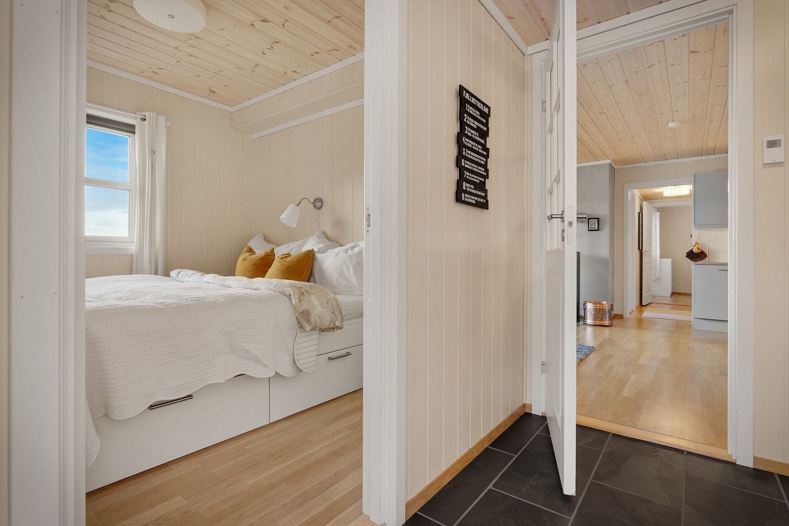 Det er tre soverom i leiligheten. Galleribilde