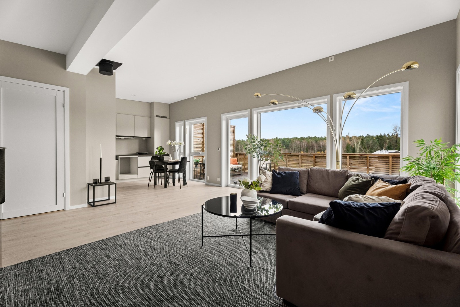 Åpen stue/kjøkken løsning på nesten 35 kvm. Galleribilde