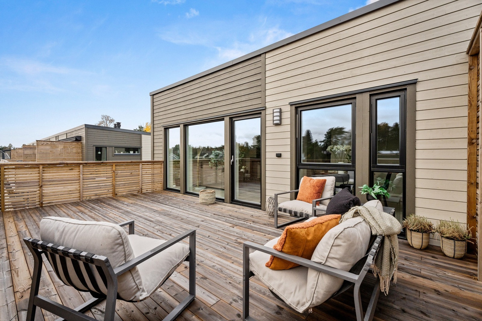 Leilighet i 2. etasje med to uteplasser. Galleribilde