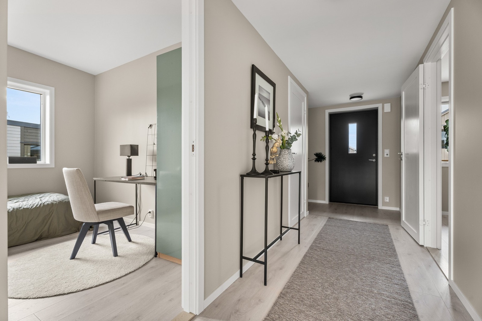 Ytterst i entré er det varmekabler. Galleribilde