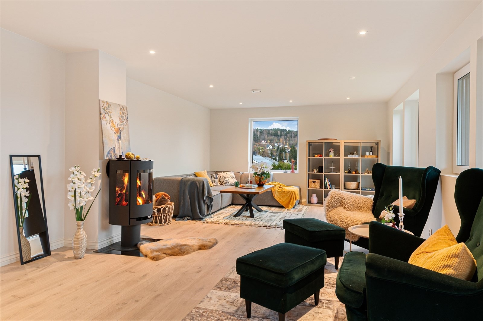 Lys og innbydende stue. Galleribilde