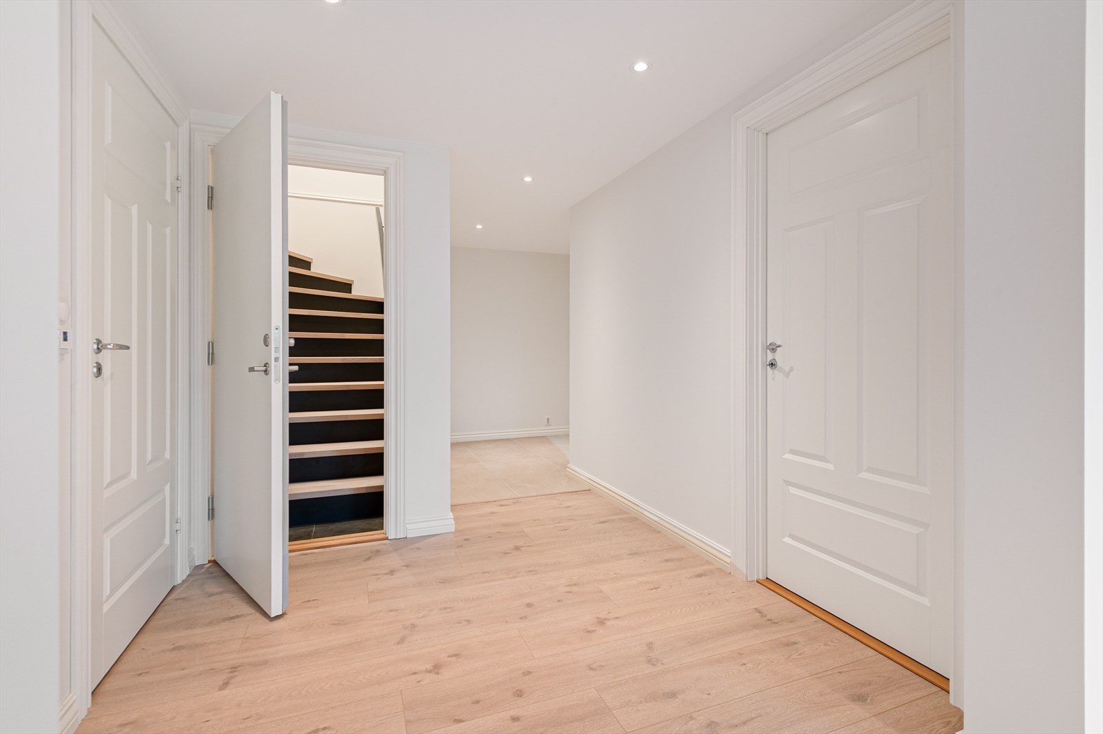 Direkte tilknytning til hovedboligen, som gjør dette til en godkjent hybel. Galleribilde