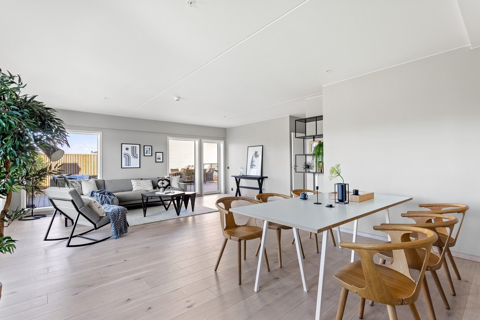 Leiligheten er en perle av en leilighet med gjennomgående og moderne fargevalg, høy standard, god planløsning og vannbåen gulvvarme i alle rom. Galleribilde