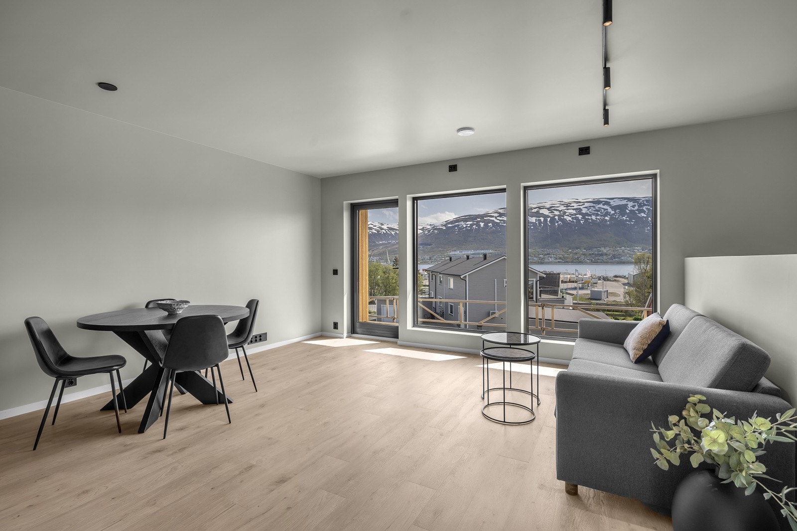 Boligen bygges med gode kvalitetsmaterialer og fremstå moderne og tidsriktig.