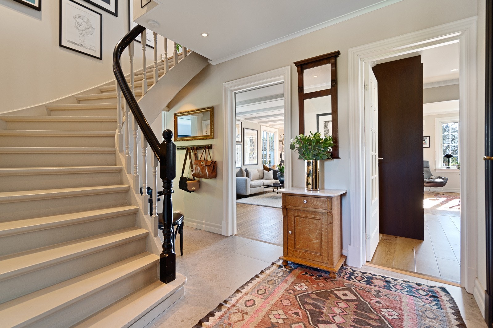 Vindfang og en hall utstyrt med varmekabler. Galleribilde