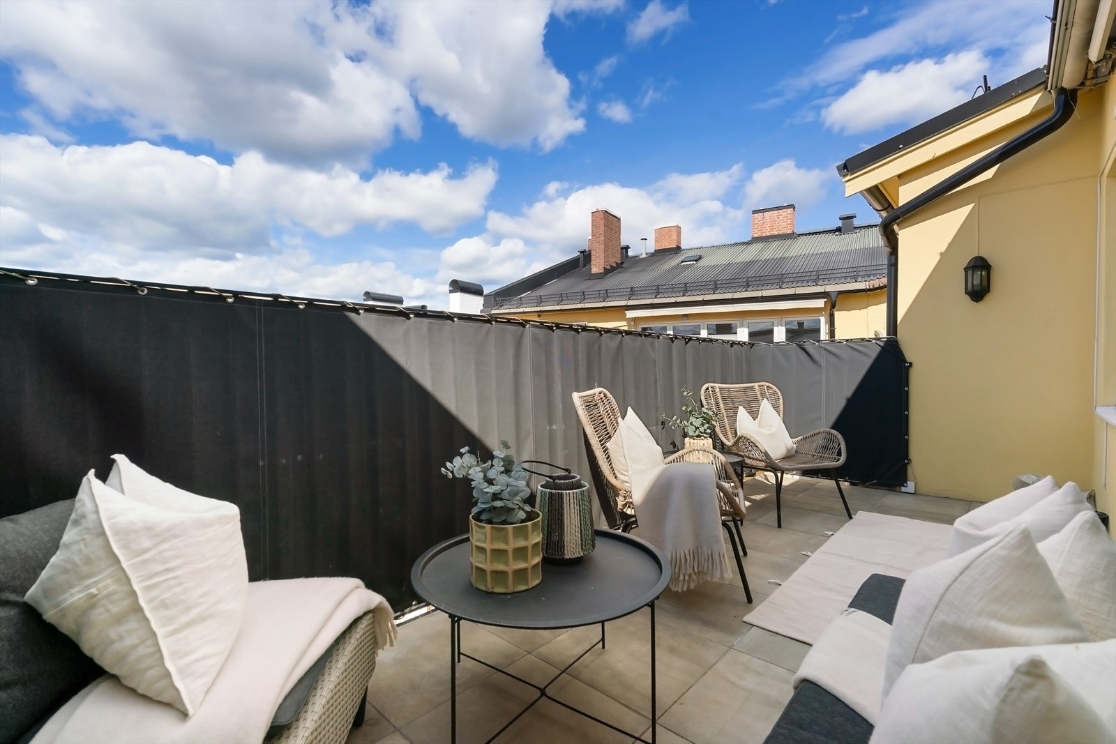 Her er det god plass til utemøbler og grill. Galleribilde