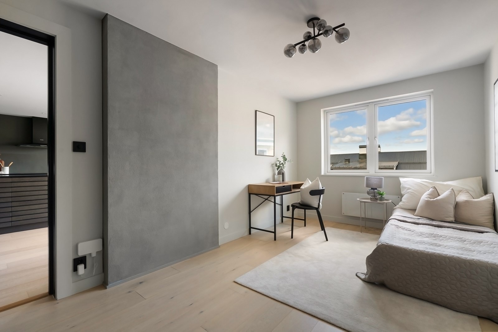 Også her er det god plass til dobbeltseng og garderobeskap. Galleribilde