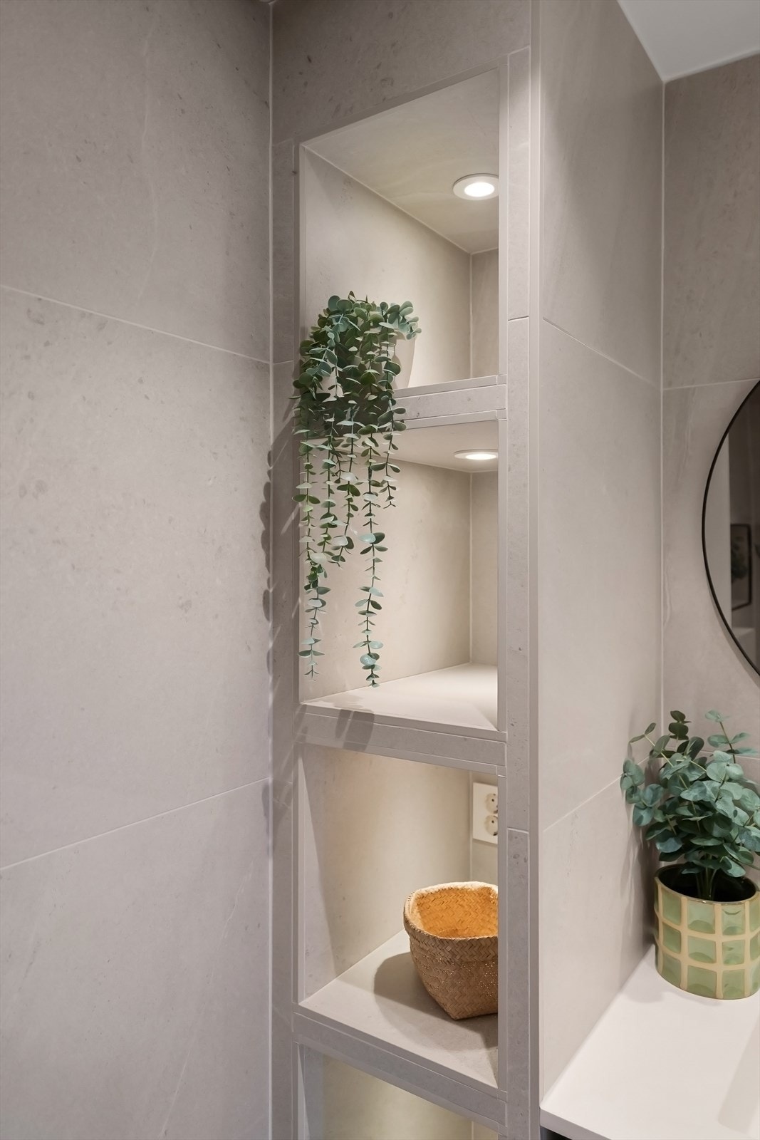 Praktiske nisjer for oppbevaring. Galleribilde