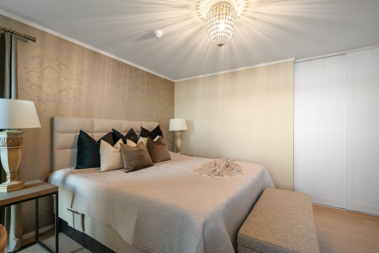 Begge soverommene har god plass til dobbeltseng og garderobe. Galleribilde