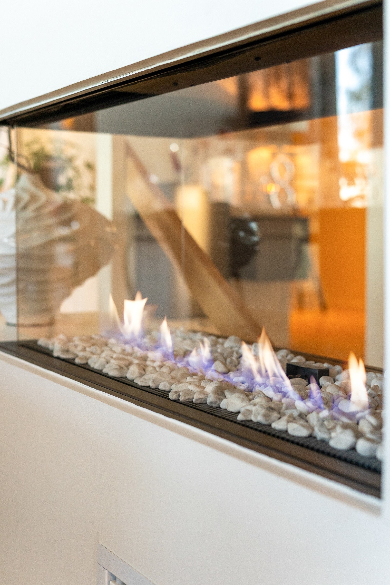 Den stemningsfulle gasspeisen, samt gulvvarme sikrer både komfort og hygge året rundt. Galleribilde