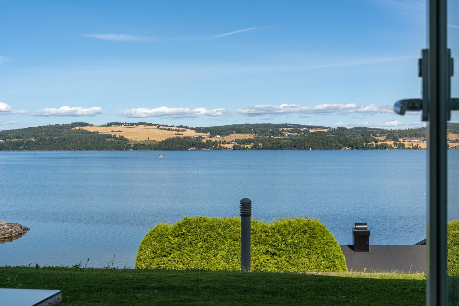Utsikt fra verandaen. Galleribilde