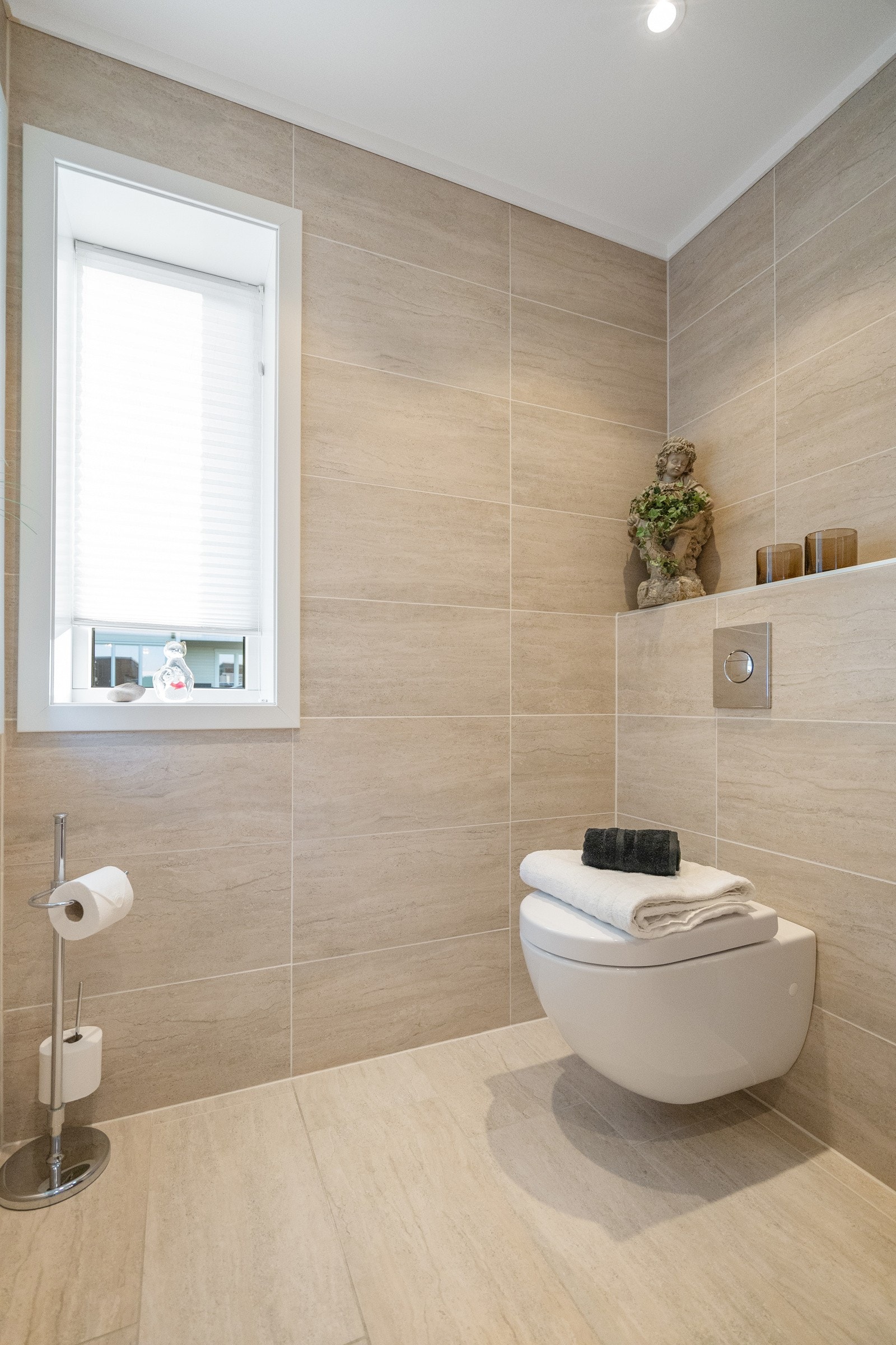 I tillegg finnes et gjestebad praktisk plassert i tilknytning til adkomst. Galleribilde