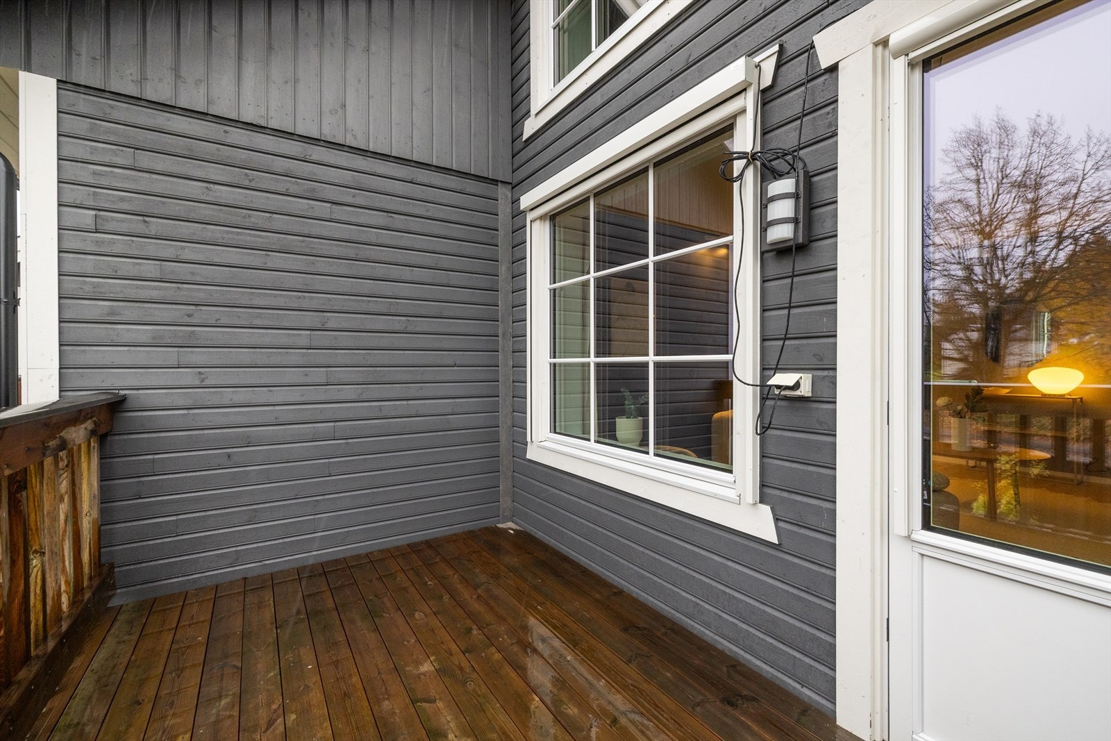 Her kan man innrede med blant annet utebord og grill. Ledningen til screens vil bli festet til vegg av elektriker i nær fremtid. Galleribilde