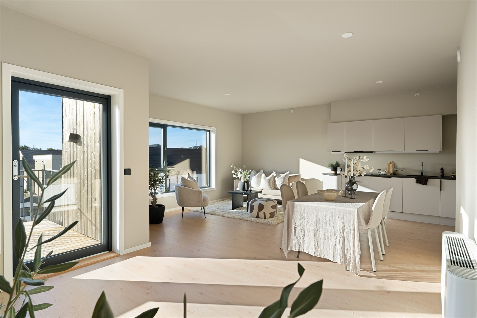 En flott og moderne selveierleilighet med en attraktiv og barnevennlig beliggenhet på Sandved (bilde tatt fra H0302). Galleribilde